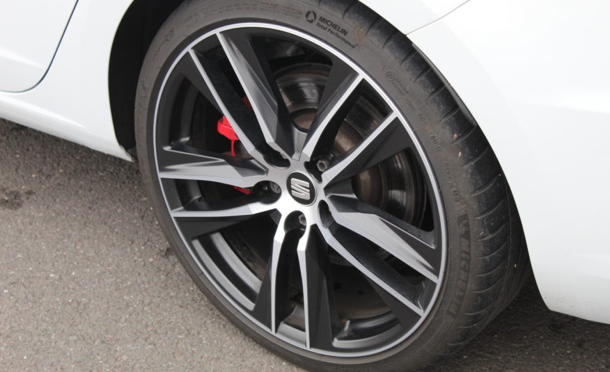 SEAT LEON CUPRA ST 4DRIVE 300 DSG PANO VIRTUAL CAMERA SIEGES ELECTRIQUES