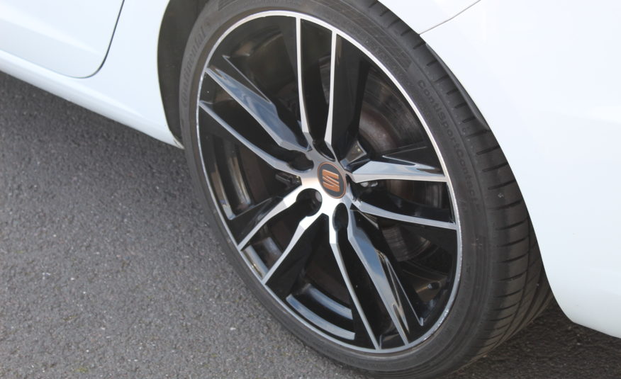 SEAT LEON CUPRA ST 4DRIVE 300 DSG PANO ACC DCC BEATS VIRTUAL SIEGES BAQUETS