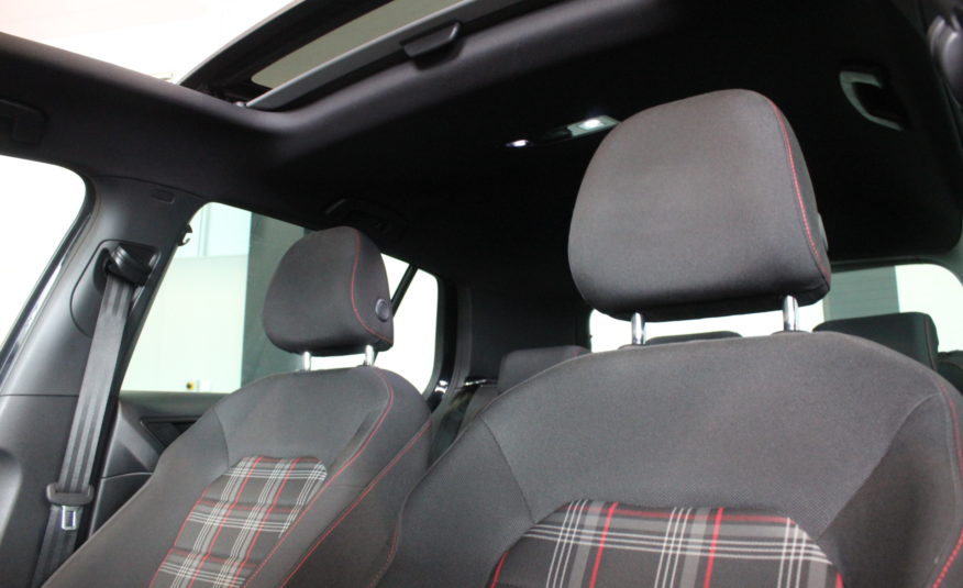 VOLKSWAGEN GOLF GTI DSG 230 FACELIFT PANO VIRTUAL CAMERA ACC DCC