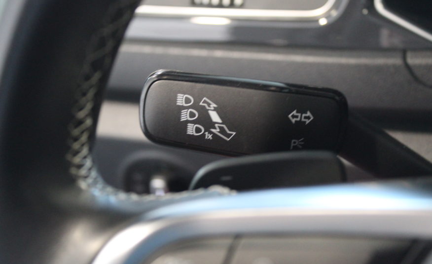 VOLKSWAGEN TROC RLINE TSI 190 4MOTION DSG VIRTUAL BEATS CAMERA ATTACHE EXT 01/2023